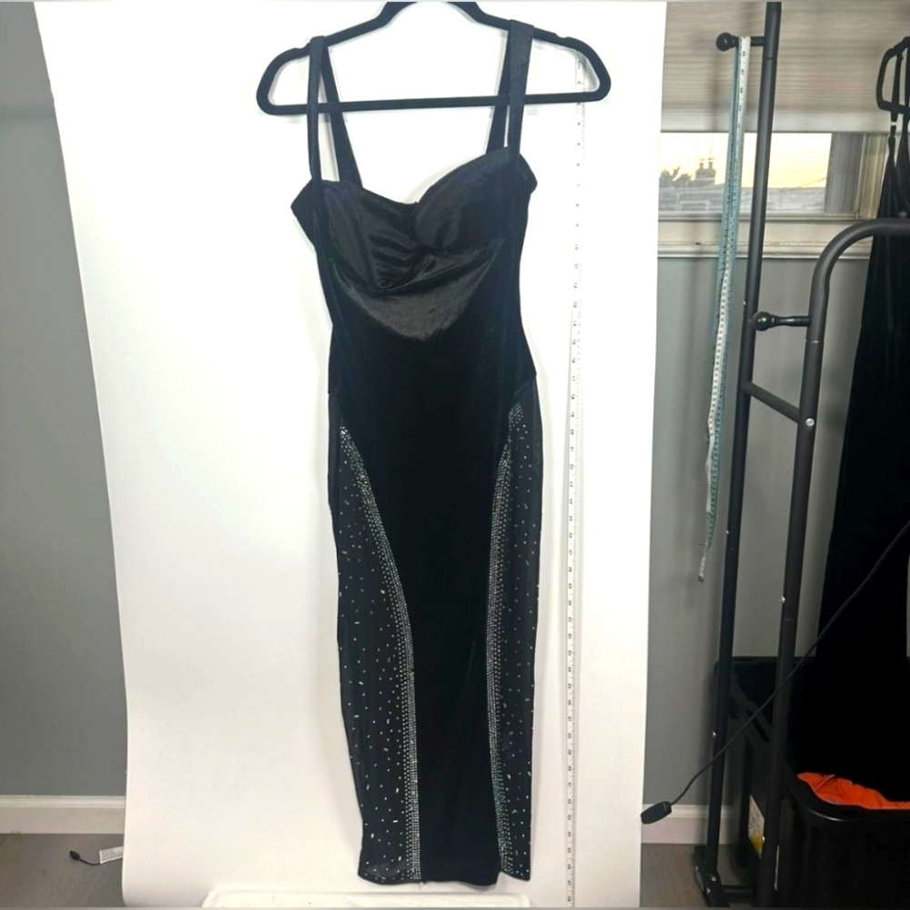 Gorgeous black dress